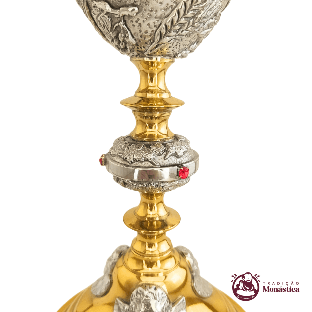 Cálice Banhado em Ouro - com Detalhes de Anjos - 2