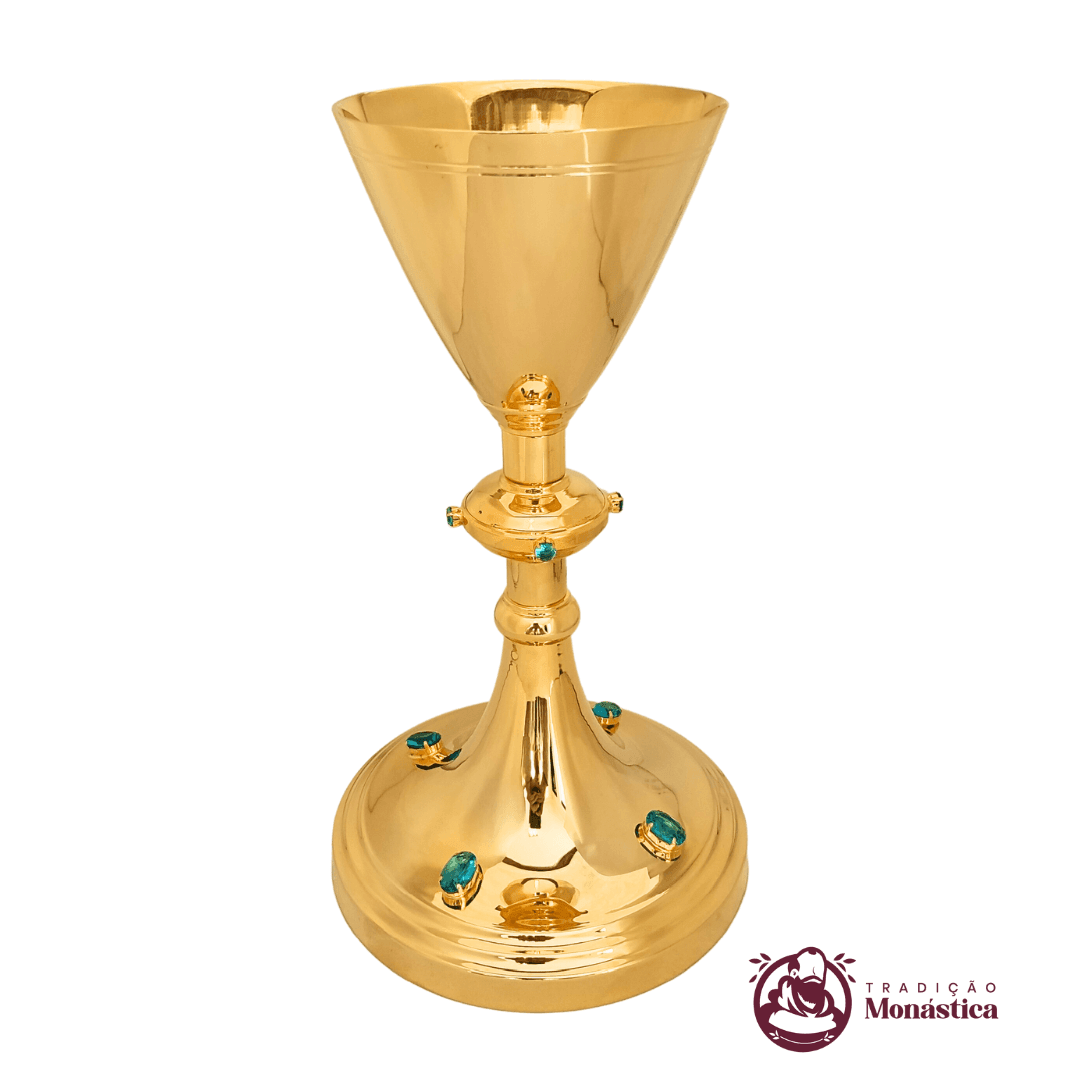 Cálice Banhado em Ouro com Detalhes em Pedras Verdes Cálice Banhado em Ouro com Detalhes em Pedras Verdes