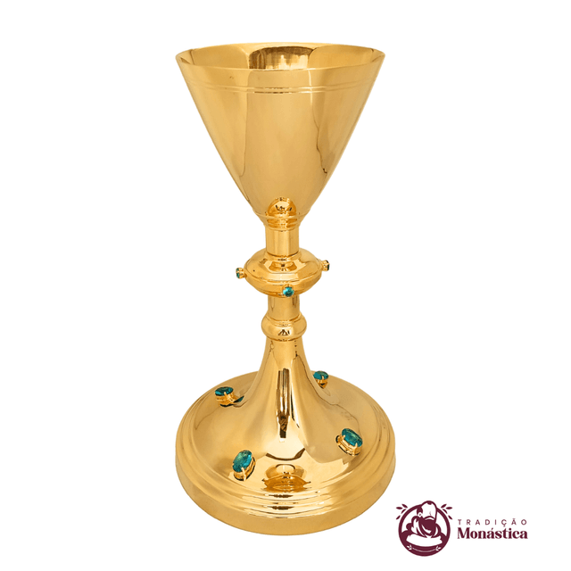 Cálice Banhado em Ouro com Detalhes em Pedras Verdes Cálice Banhado em Ouro com Detalhes em Pedras Verdes