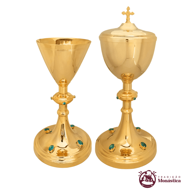 Conjunto de Cálice e Âmbula com Detalhes em Pedras Conjunto de Cálice e Âmbula com Detalhes em Pedras