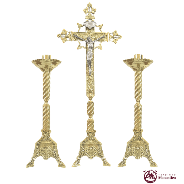 Conjunto de Castiçal Médio de Vela e Cruz para Altar - 3pçs Bronze Conjunto de Castiçal Médio de Vela e Cruz para Altar - 3pçs Bronze