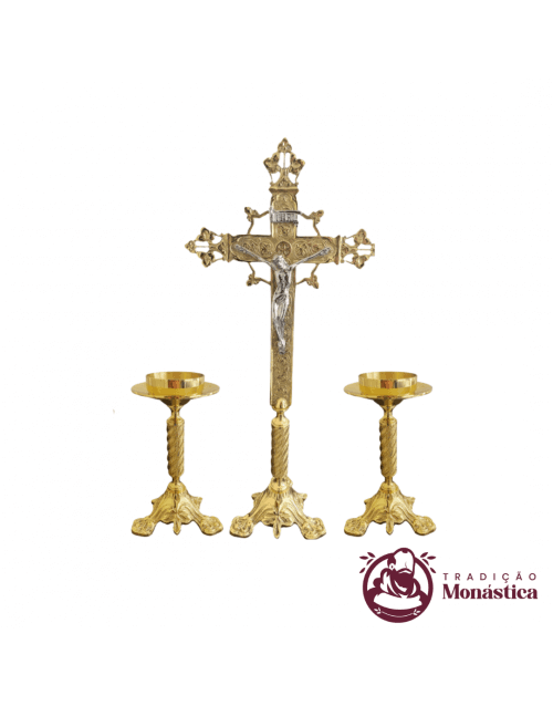 Conjunto de Castiçal de Vela e Cruz para Altar - Tripé Pequeno - 3pçs Bronze Conjunto de Castiçal de Vela e Cruz para Altar - Tripé Pequeno - 3pçs Bronze