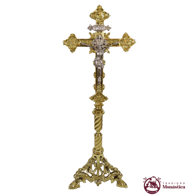 Cruz de Altar  - Pé Leão - feito em Bronze  Cruz de Altar  - Pé Leão - feito em Bronze